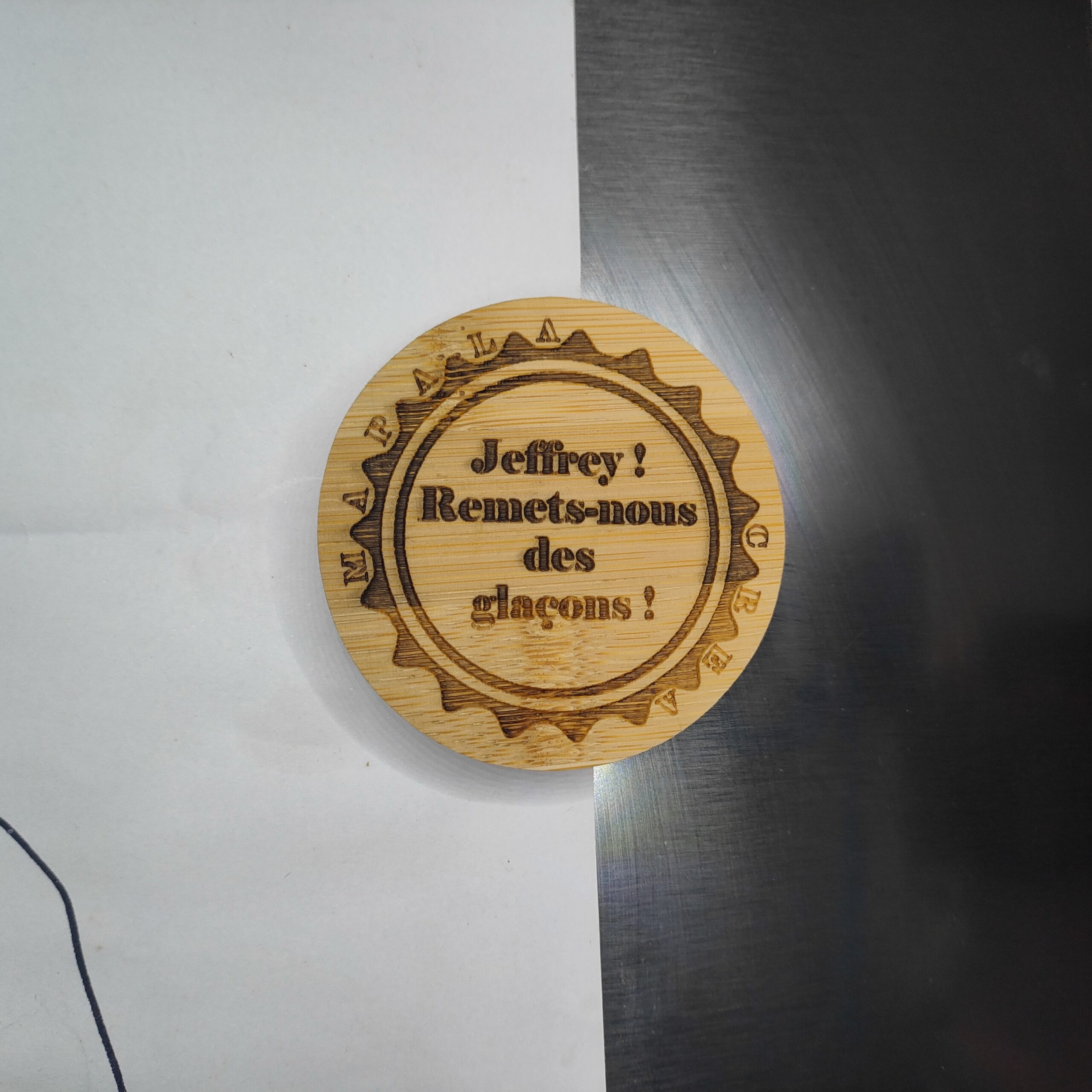 Ouvre-bouteille magnetique